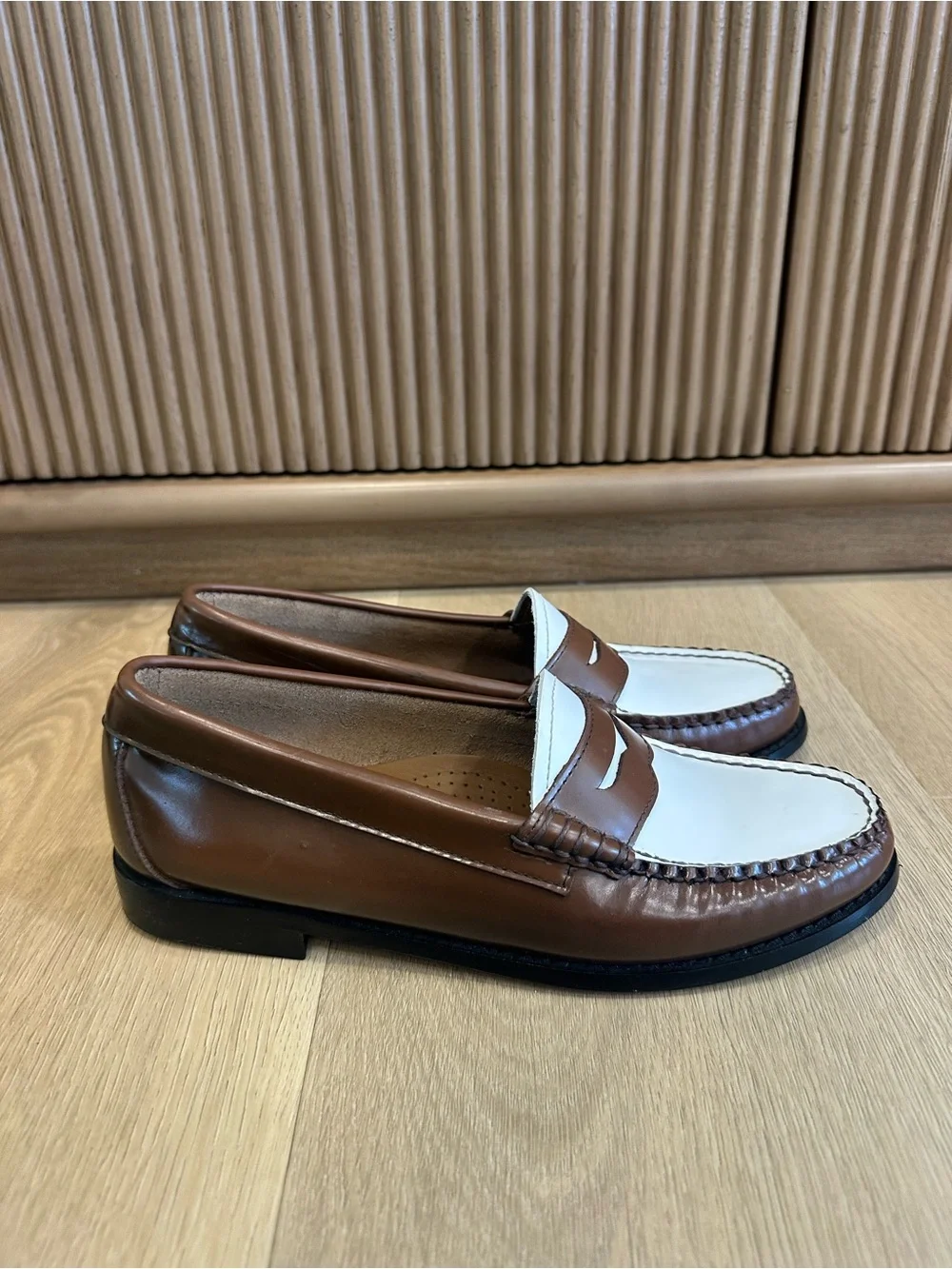 G.H.Bass Weejuns Whitney Brown/ White Penny Loafers size 8